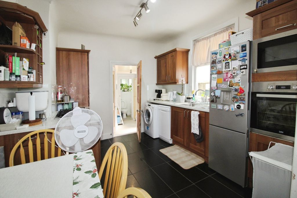 Property photo 3 of 8 Kitchen