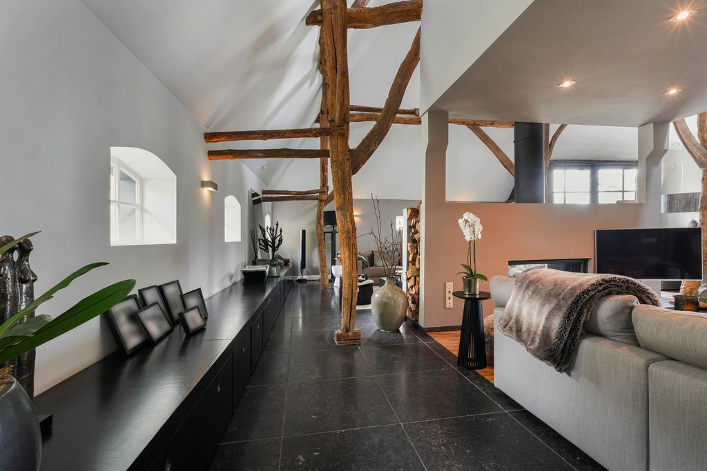 Property photo 2 of 74