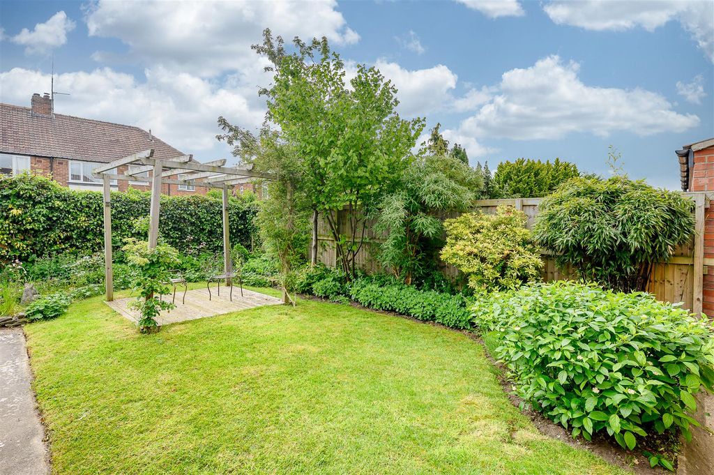 Property photo 2 of 15 Garden 1