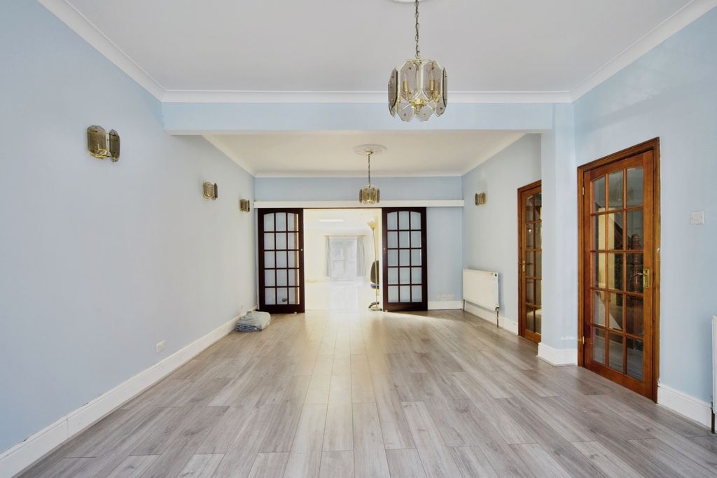 Property photo 2 of 19 Pbox-Img.Jpg