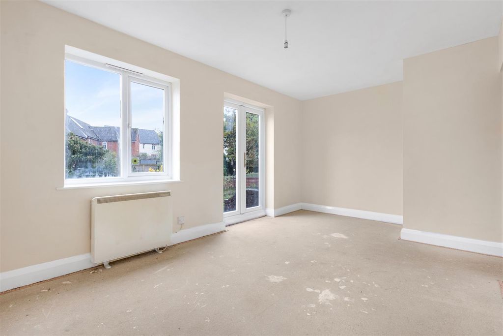 Property photo 2 of 14 Living Room