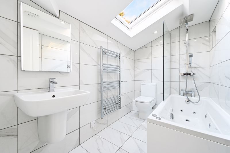 Property photo 2 of 30 Bathroom