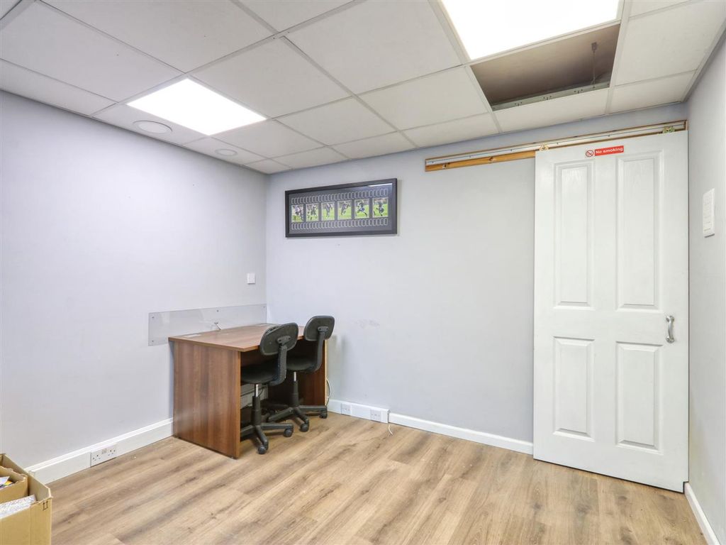 Property photo 2 of 6 Room 1 - Front