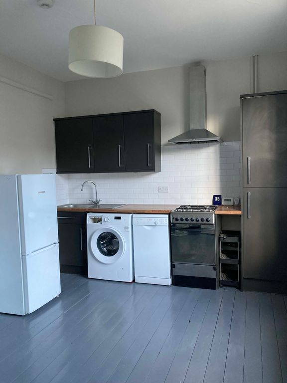 Property photo 2 of 7 Kitchen