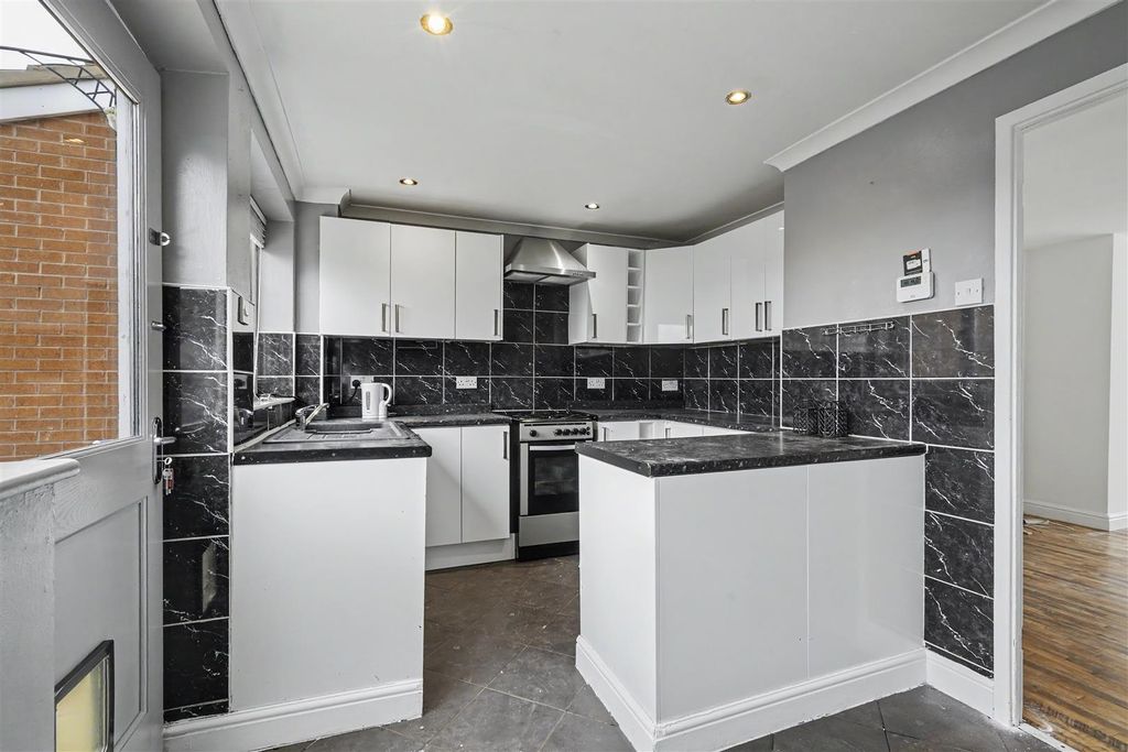 Property photo 3 of 16 Kitchen Diner 1_1.Jpeg