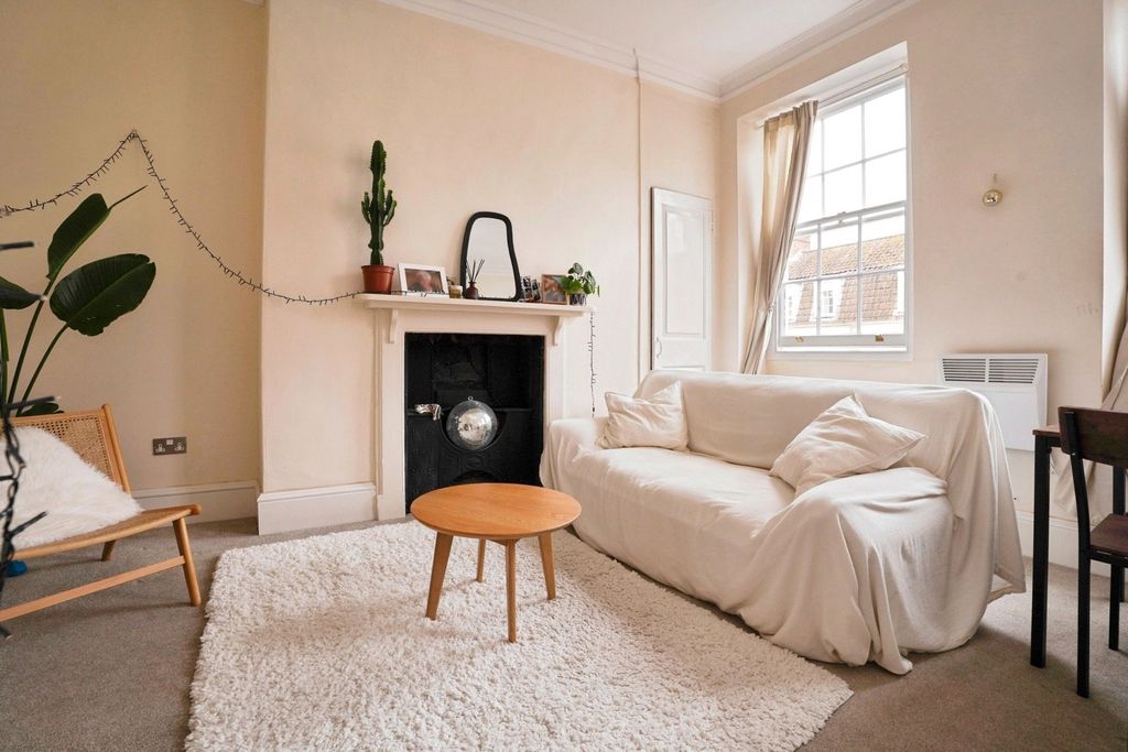 Property photo 2 of 8 Picture No. 03