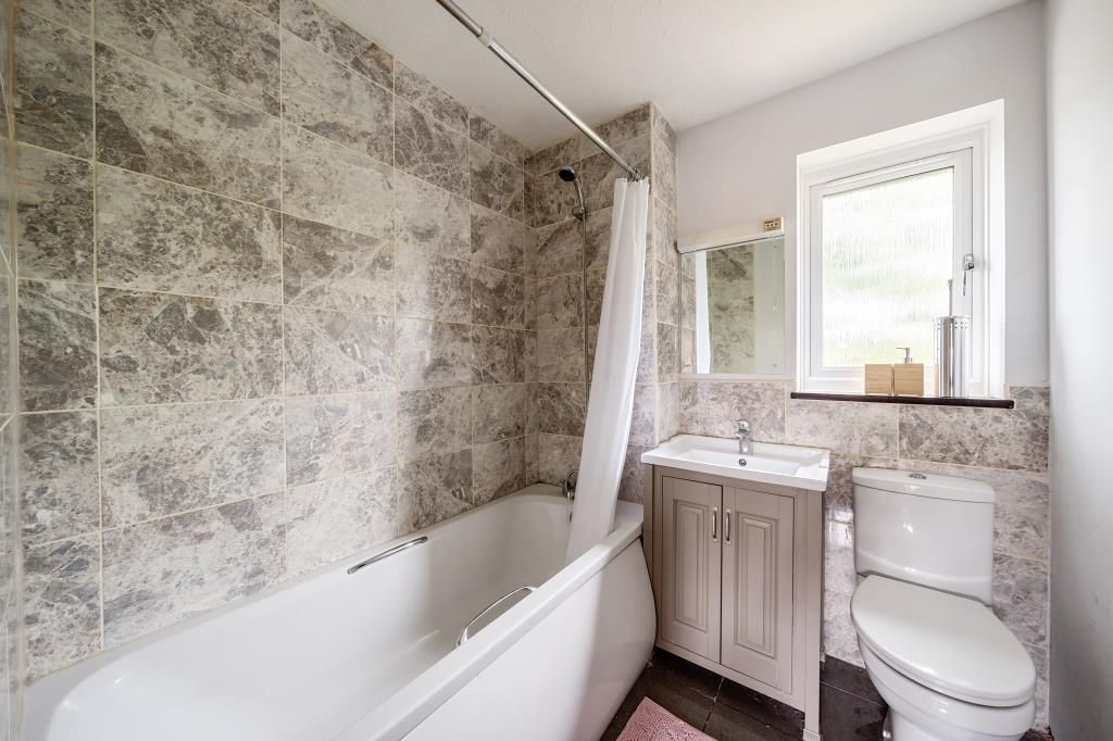 Property photo 3 of 10 Bathroom