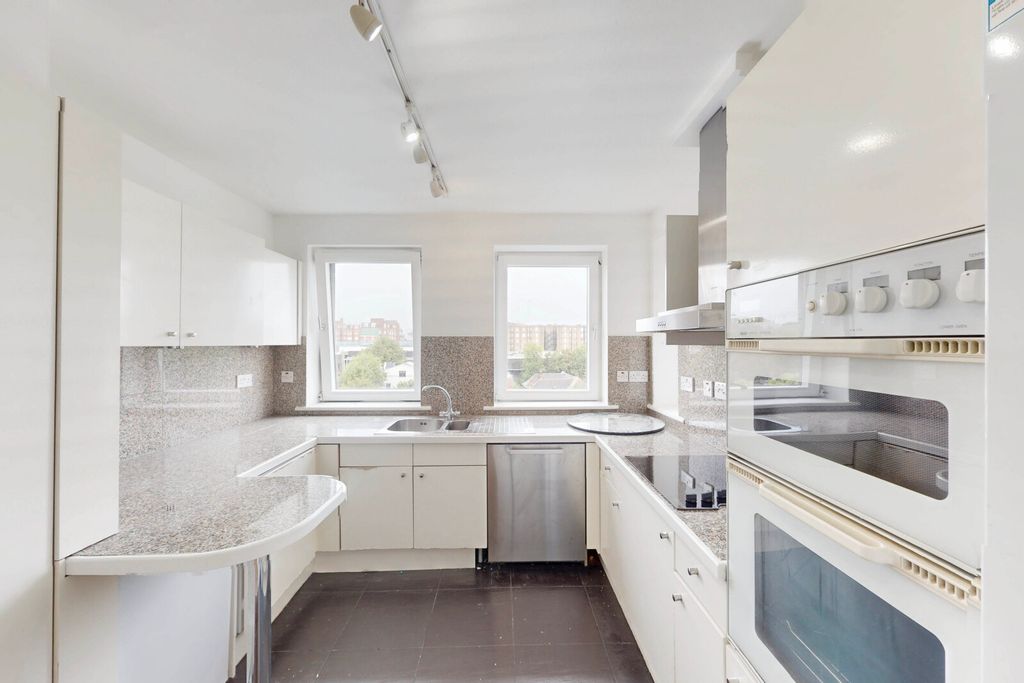 Property photo 3 of 17 Picture No. 23