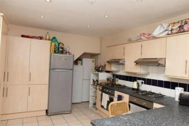 Property photo 3 of 6 Kitchen