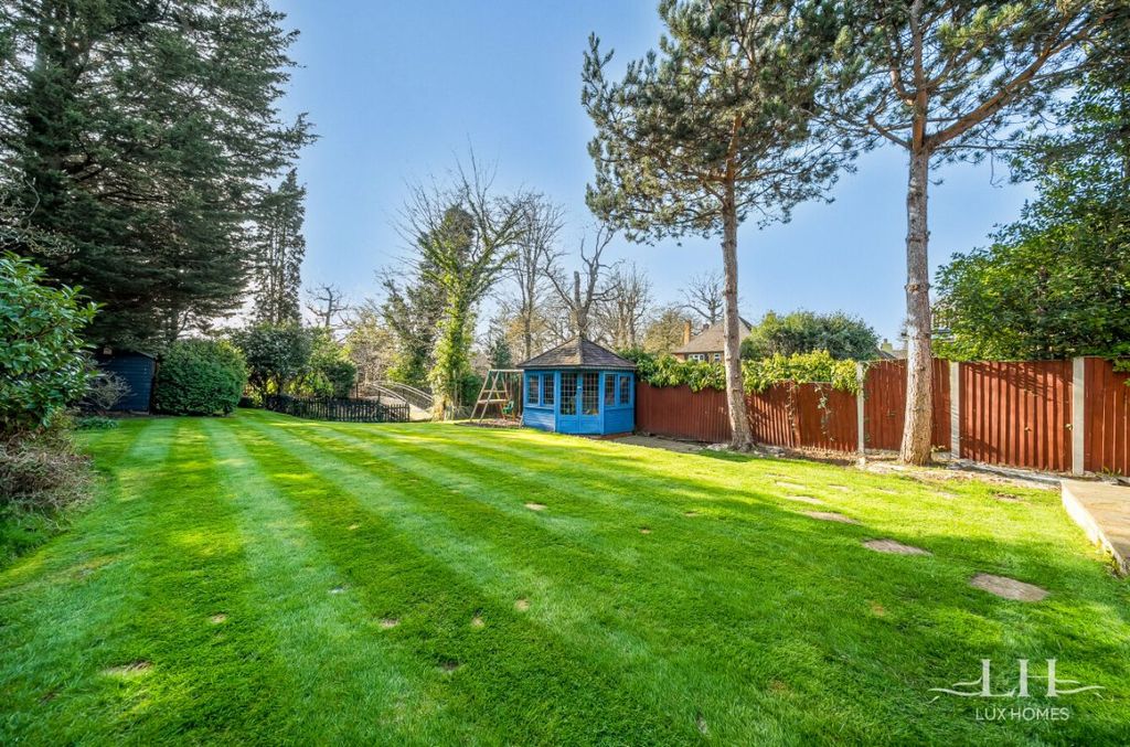 Property photo 3 of 34