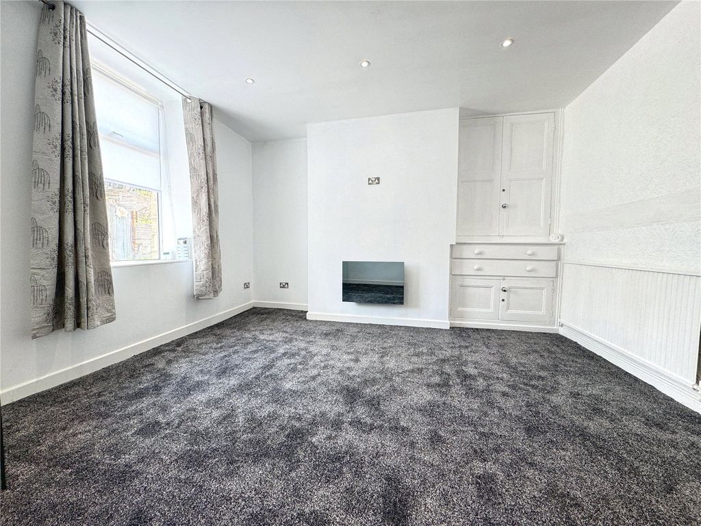 Property photo 1 of 17 Lounge