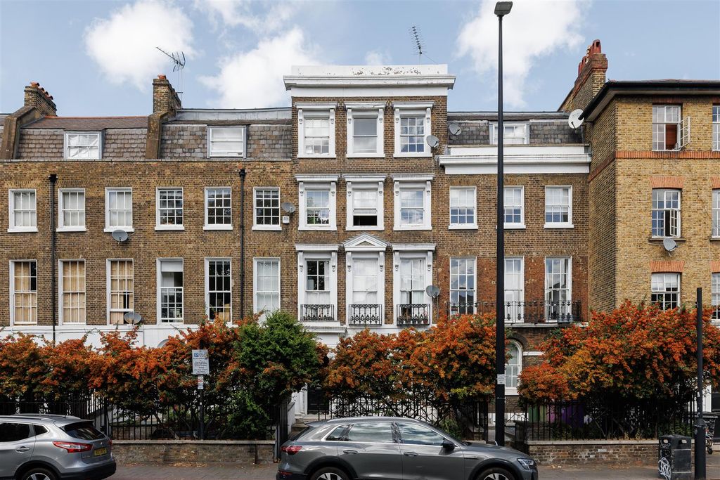 Property photo 1 of 19 Hackney Road E2