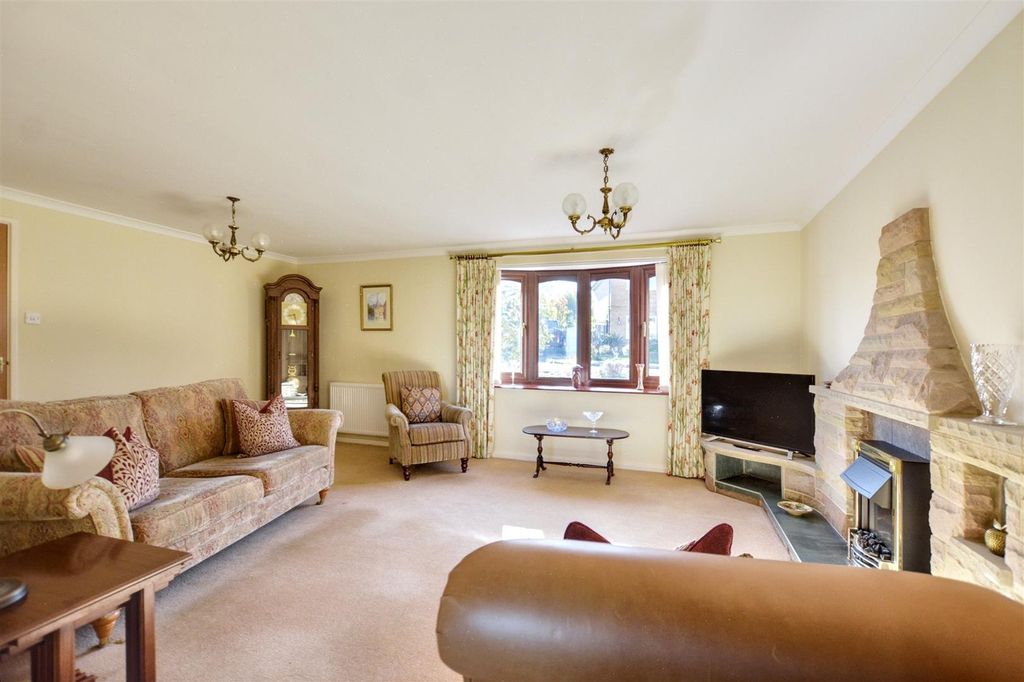 Property photo 3 of 40 Lounge_3.Jpeg