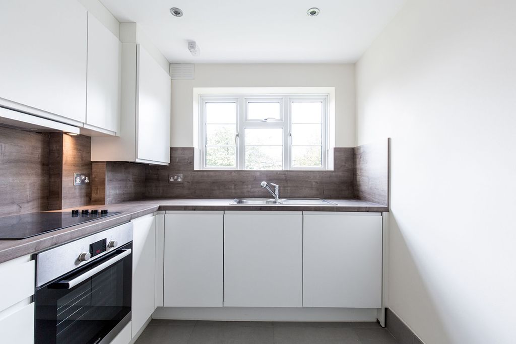 Property photo 3 of 10 Kitchen (Example)