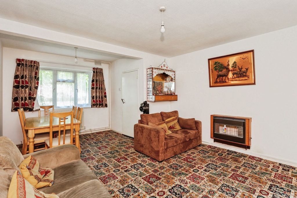 Property photo 3 of 17 Photo