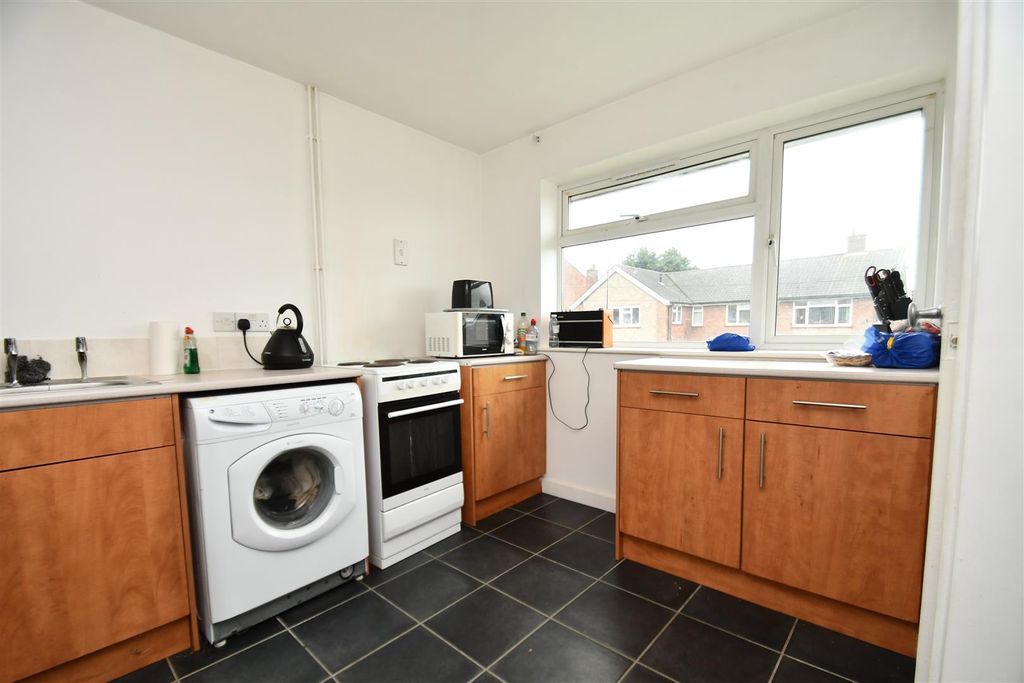 Property photo 3 of 5 Kitchen.Jpg