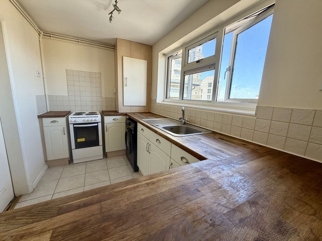Property photo 1 of 9 Kitchen