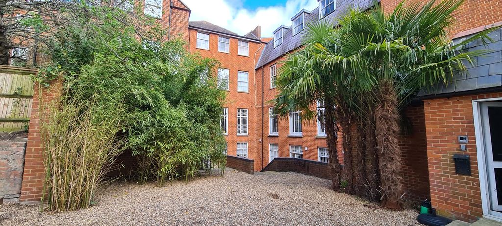 Property photo 2 of 11 Courtyard