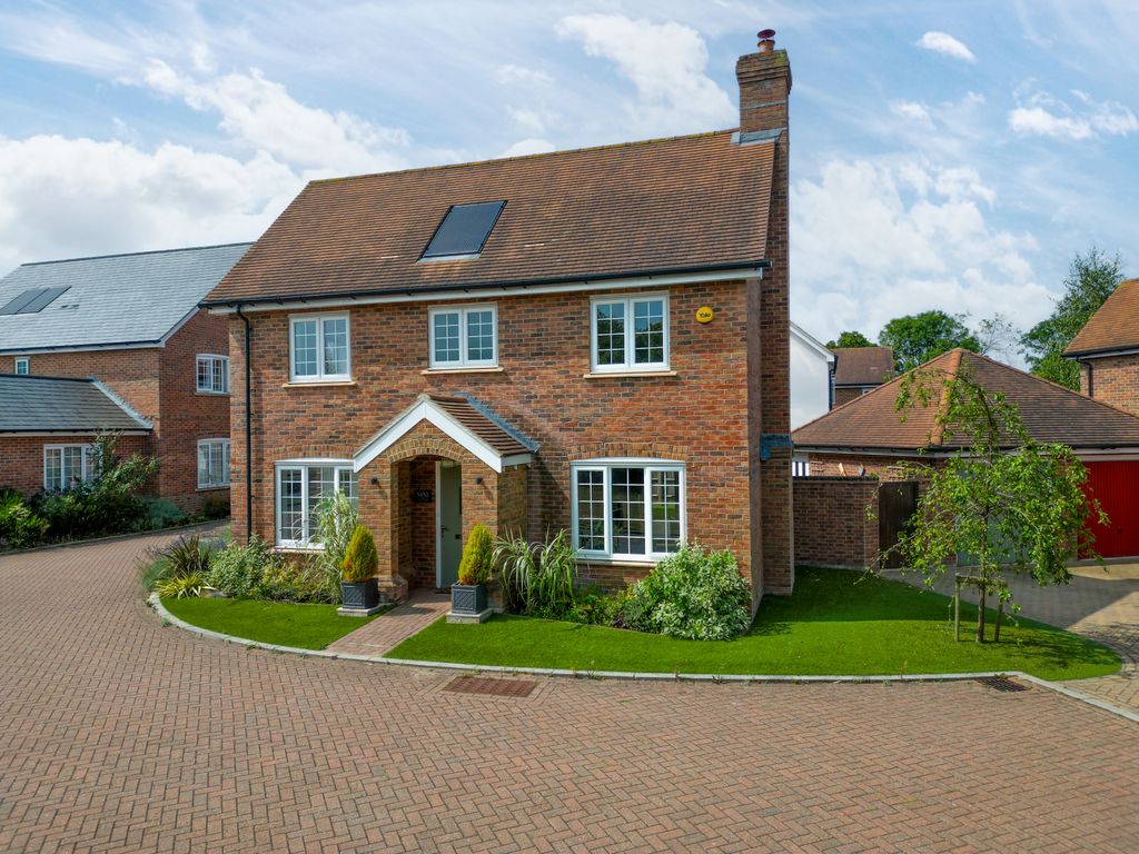 Property photo 1 of 29 Williamson Way, Pitstone