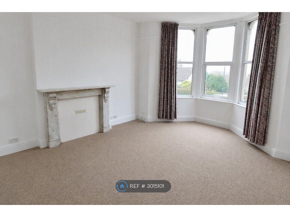 Property photo 1 of 8 Spacious Lounge And Dining Room