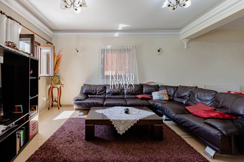 Property photo 2 of 34