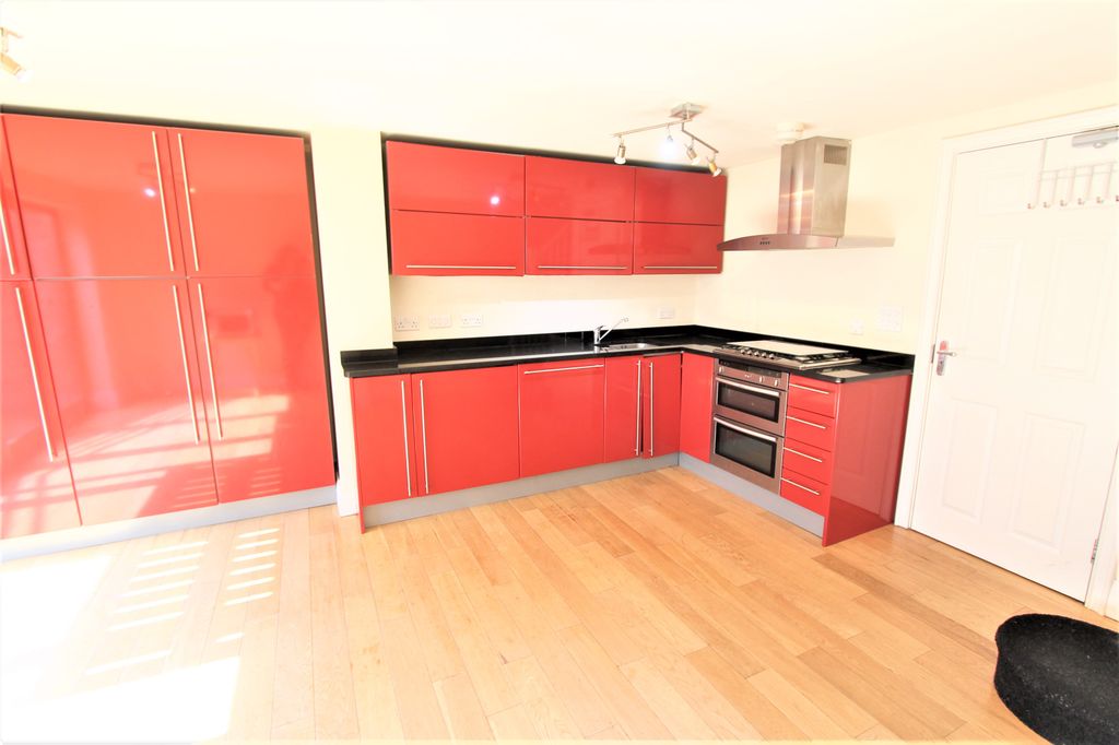 Property photo 3 of 32