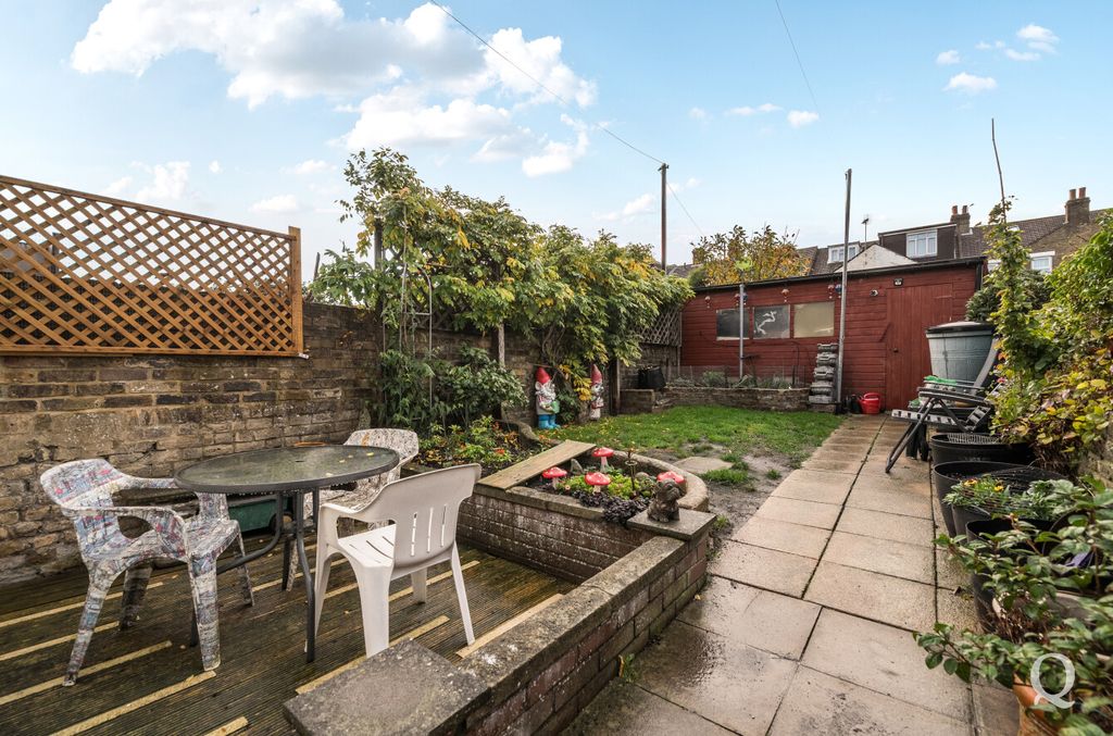 Property photo 3 of 24 675Dbcfc-15d8-4A9...