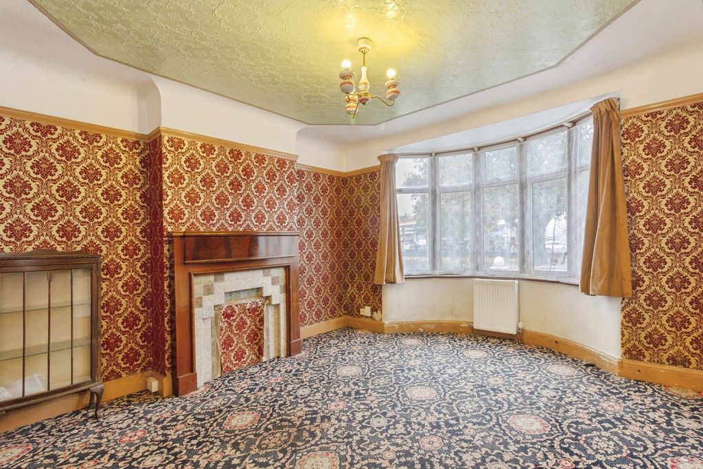 Property photo 2 of 17 Lounge