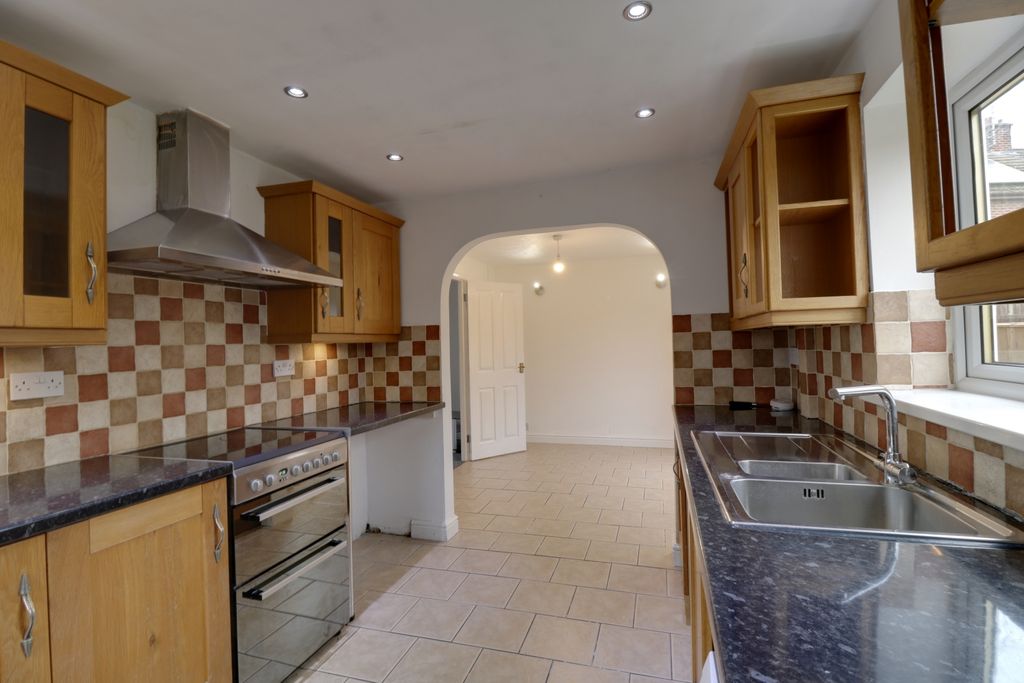 Property photo 2 of 12 Kitchen c