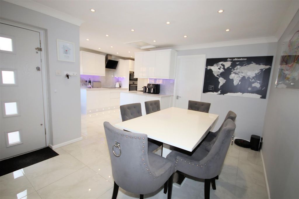 Property photo 3 of 23 Kitchen/Dining Room