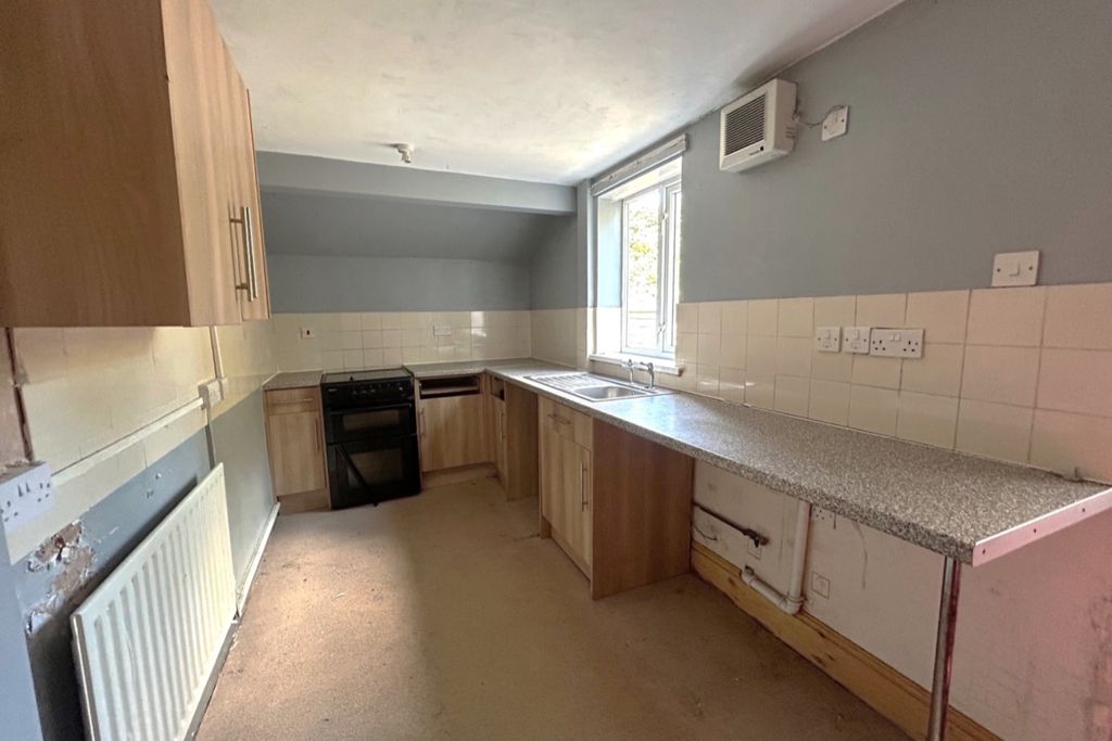 Property photo 2 of 8 Kitchen