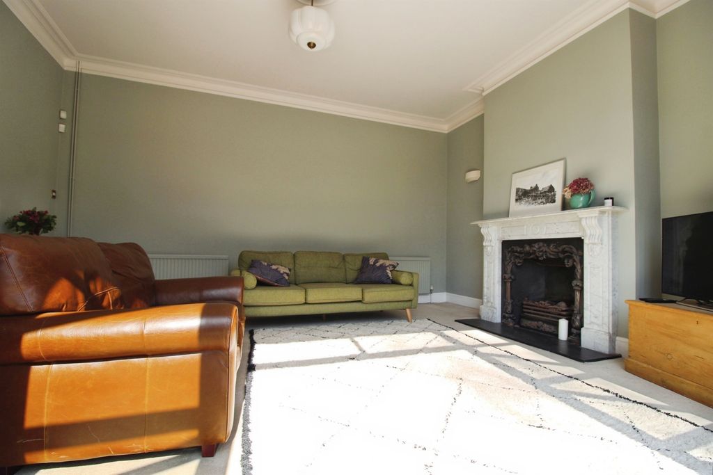 Property photo 3 of 33