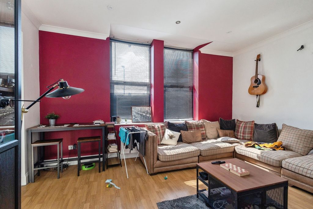 Property photo 3 of 19 Pbox-Img.Jpg