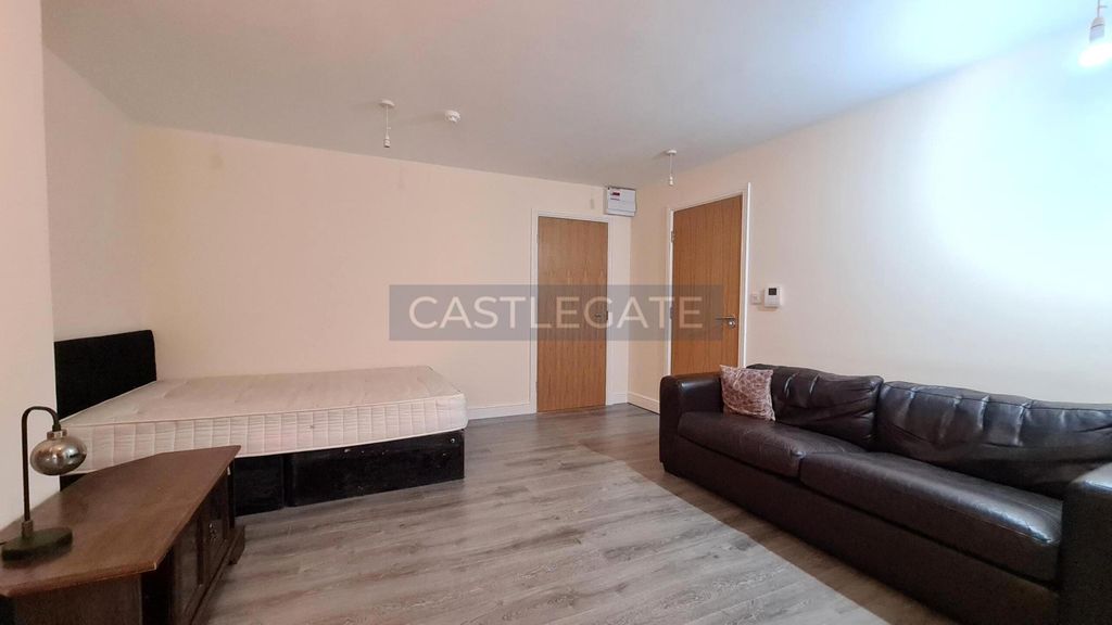 Property photo 3 of 5 Westgate Apartments, Room 5, Temple Close, Huddersfield, HD1 1Ab