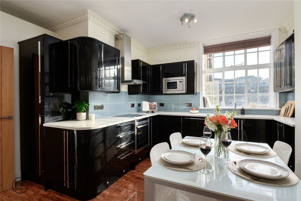 Property photo 3 of 22 Kitchen