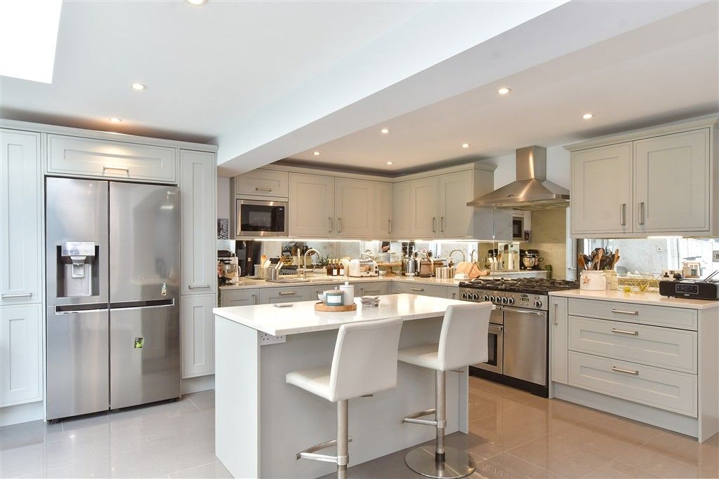 Property photo 2 of 16 Kitchen