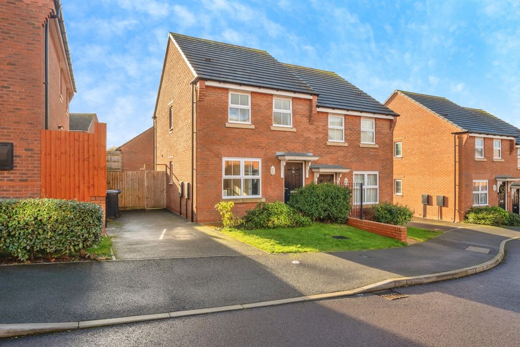 Property photo 1 of 16 Entrance Door: