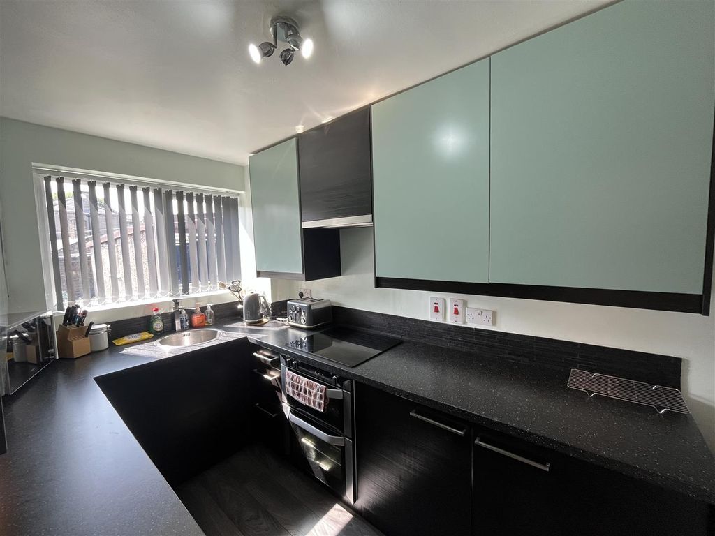 Property photo 3 of 22 Kitchen