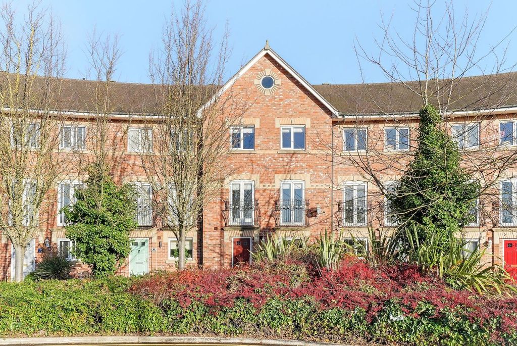 Property photo 1 of 40