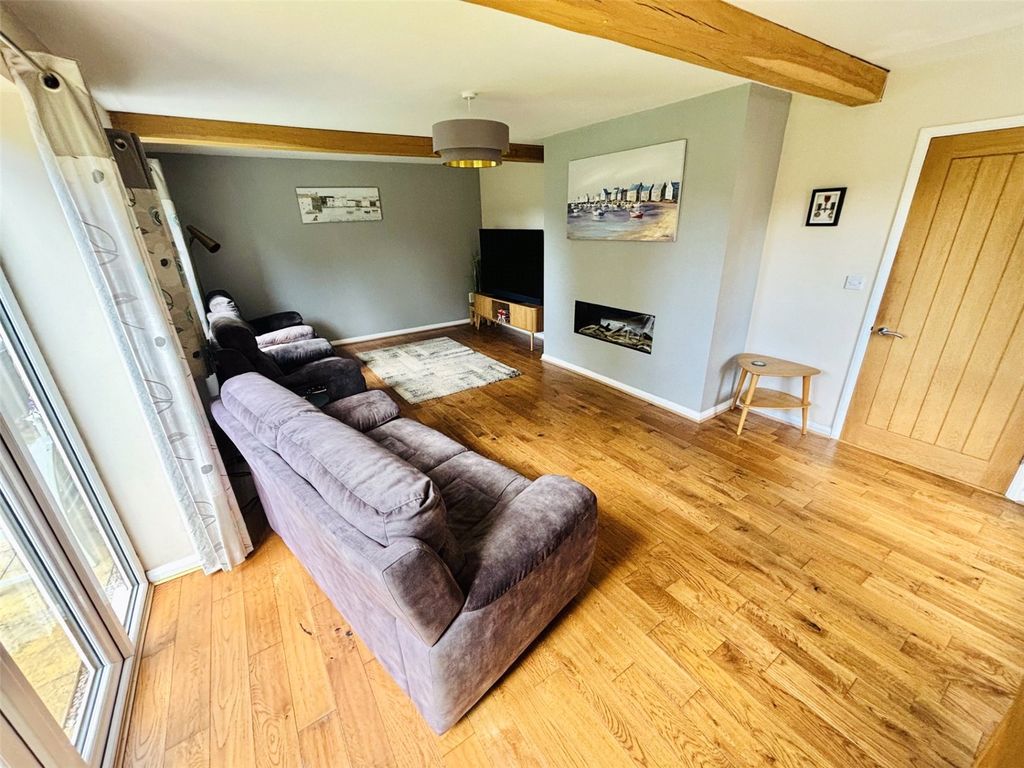 Property photo 2 of 28 Picture No. 36