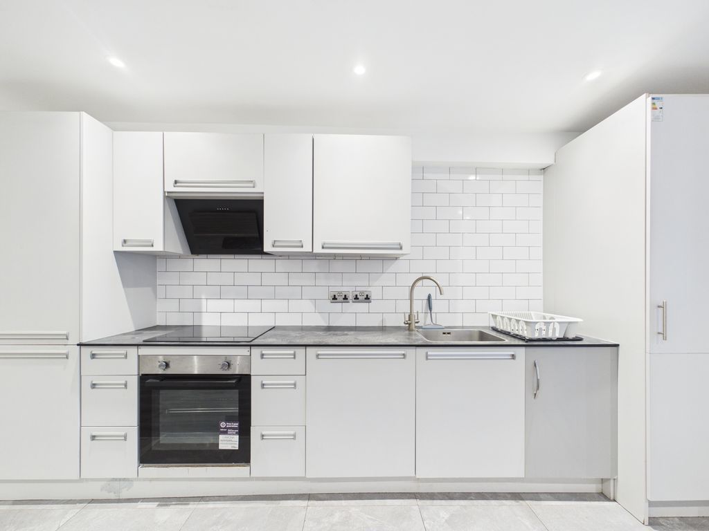 Property photo 1 of 7 Kitchen