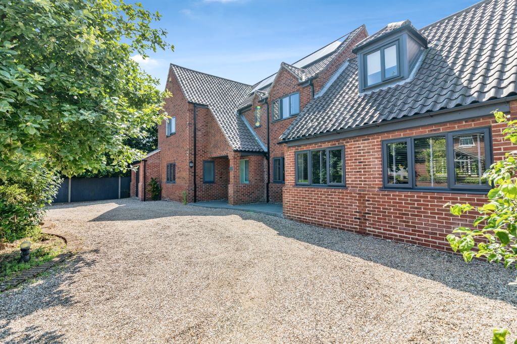 Property photo 2 of 17