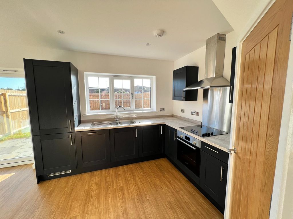 Property photo 1 of 7 Kitchen