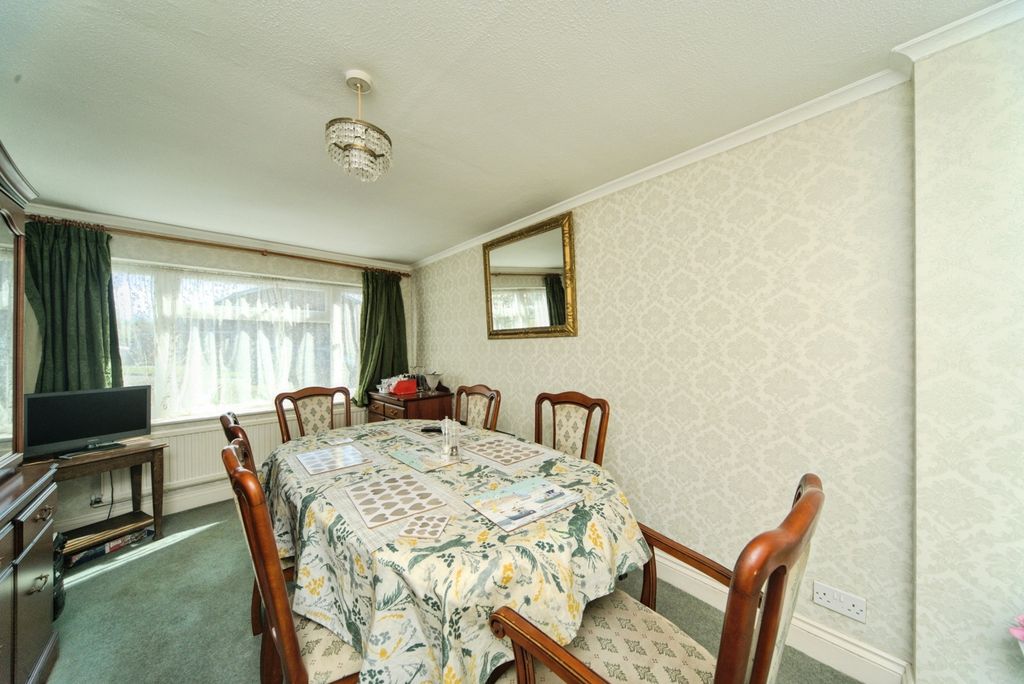 Property photo 3 of 17 Photo