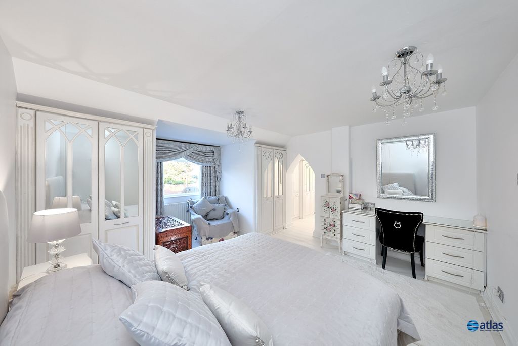 Property photo 3 of 27 Master Bedroom