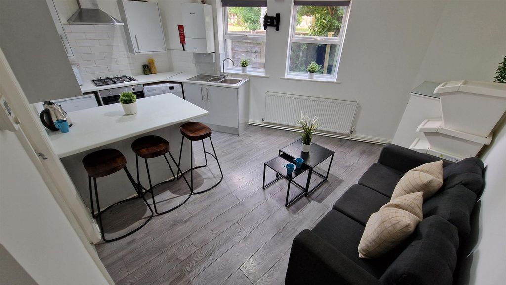 Property photo 1 of 14 Lounge Diner