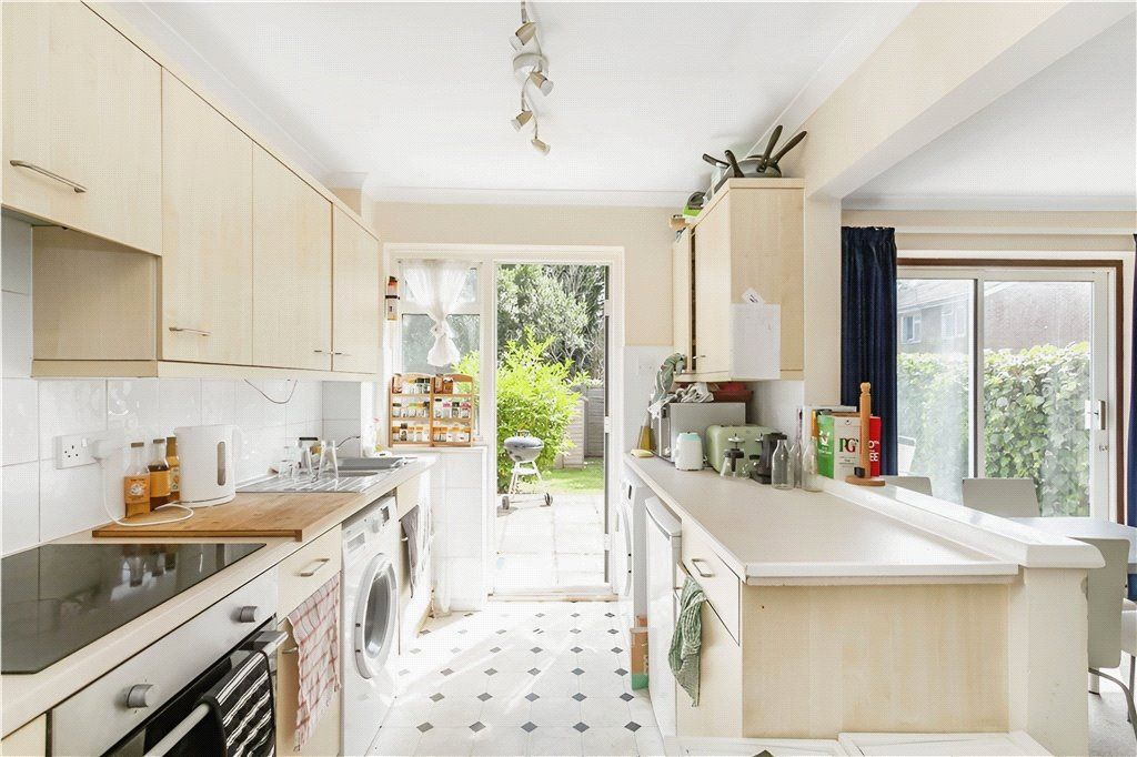 Property photo 3 of 8 Kitchen