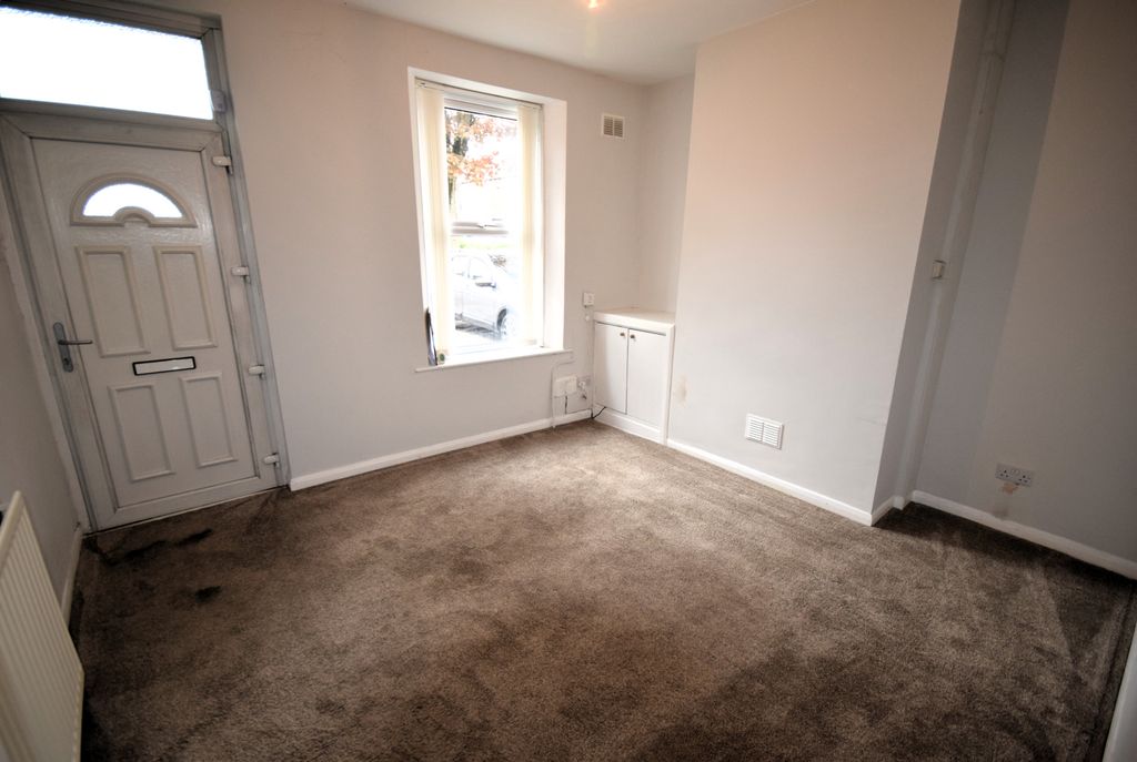 Property photo 2 of 7 Living Room