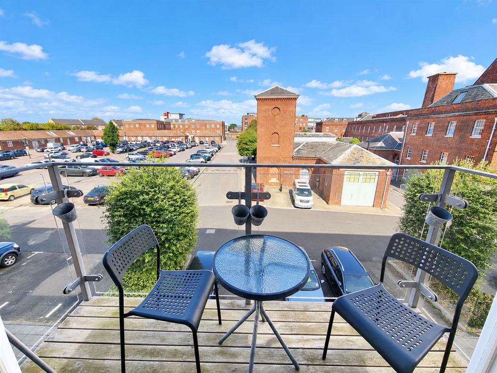 Property photo 2 of 10 Balcony