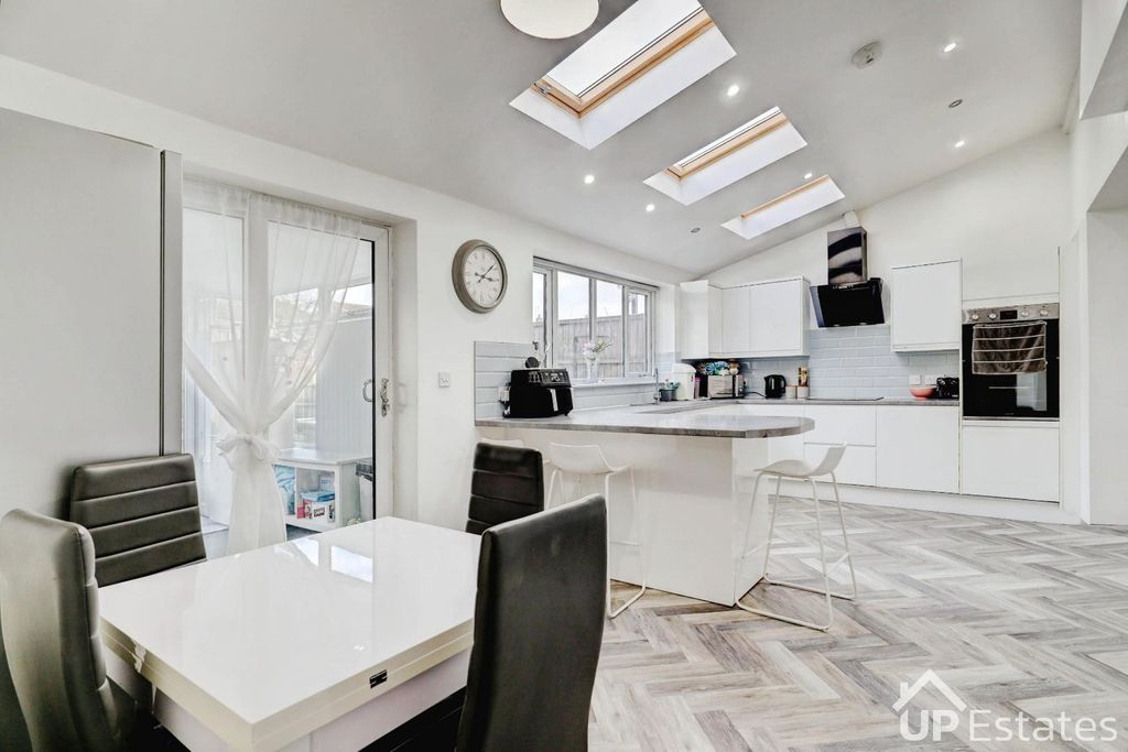 Property photo 2 of 22